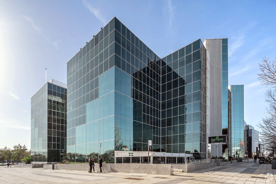 Avenida del Partenón, 16-18, Madrid, Madrid à louer - Photo du bâtiment - Image 3 de 23