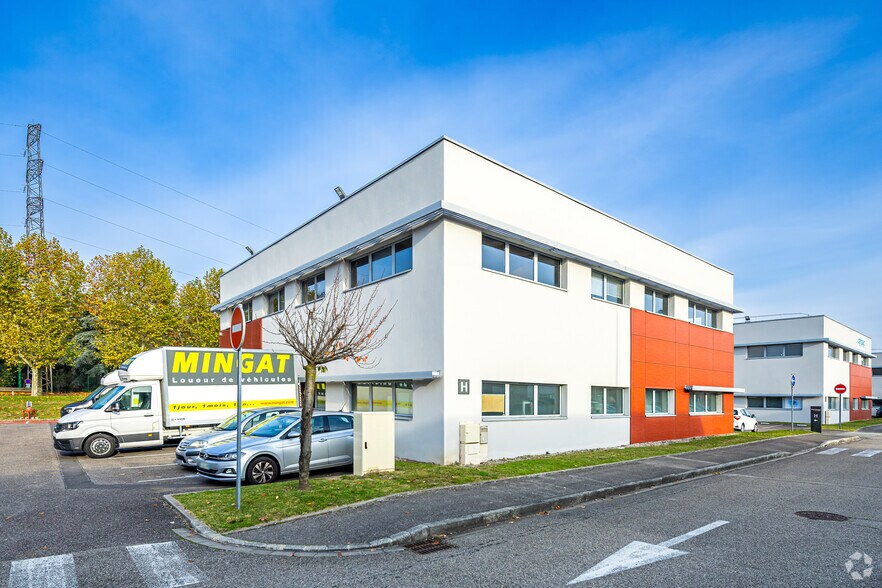 50 Rue Jean Zay, Saint-Priest à louer - Photo du bâtiment - Image 3 de 3