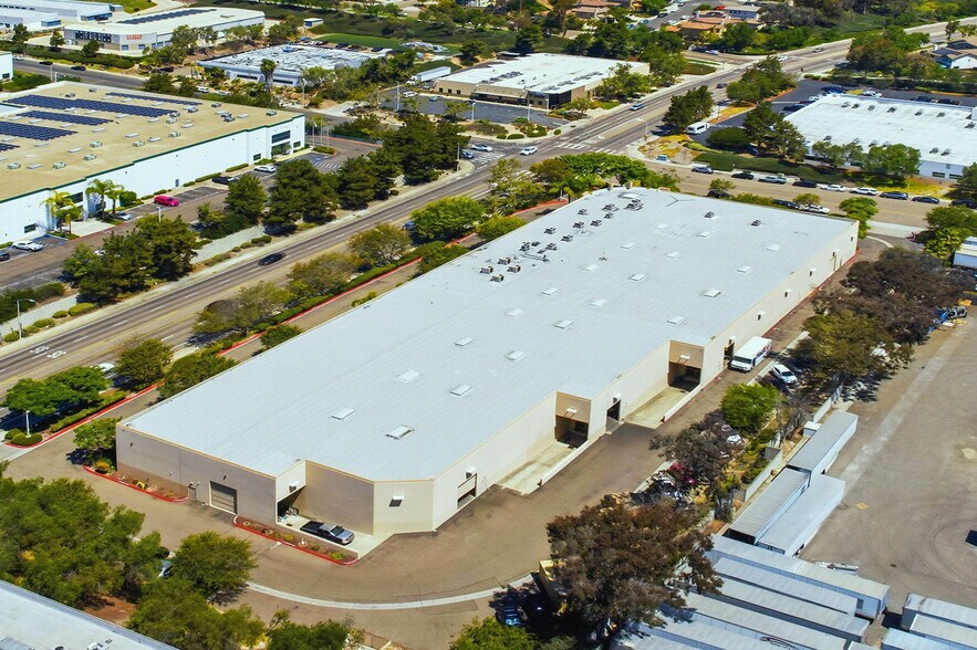 2400 Boswell Rd, Chula Vista, CA à vendre - Photo du bâtiment - Image 2 de 17