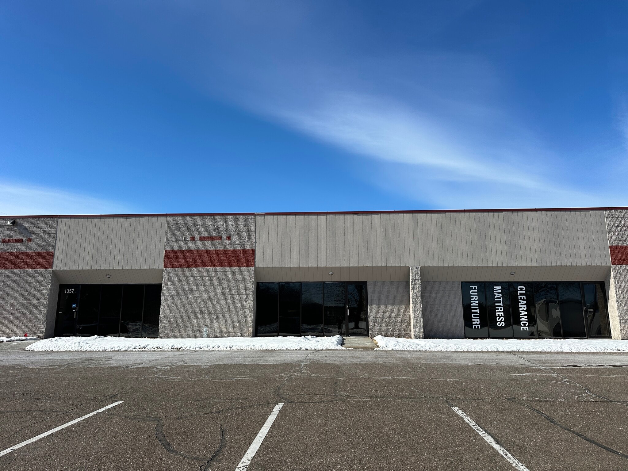 1351-1365 Park Rd, Chanhassen, MN for lease Interior Photo- Image 1 of 3