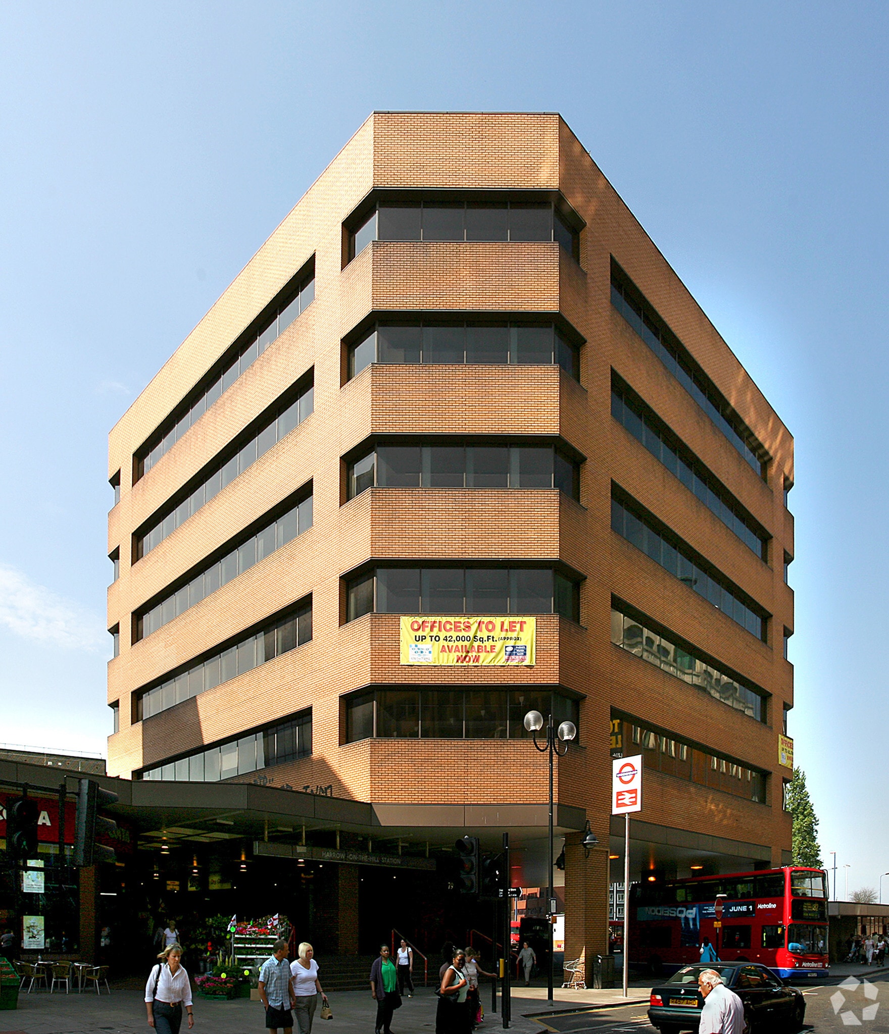 79 College Rd, Harrow for lease Primary Photo- Image 1 of 29