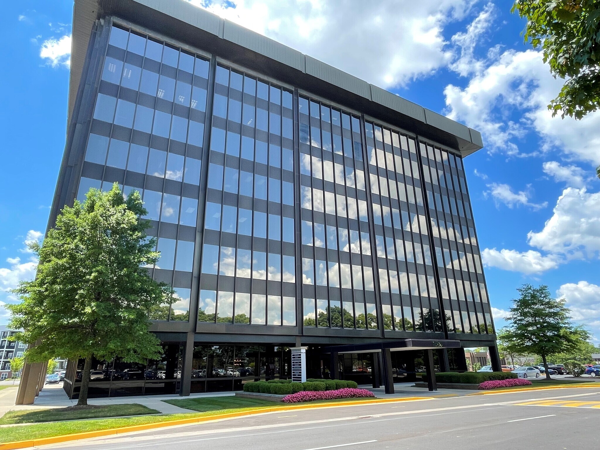 9200 Shelbyville Rd, Louisville, KY à louer Photo du bâtiment- Image 1 de 11