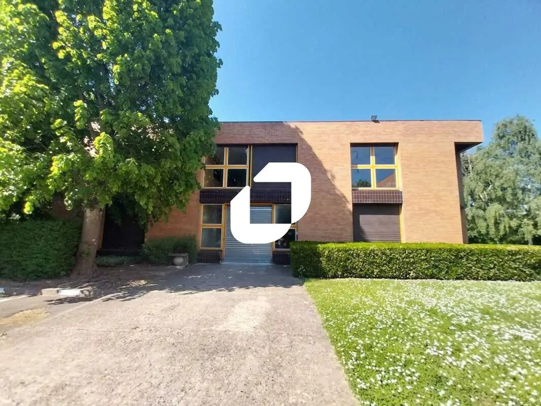 Flex dans Montigny-le-Bretonneux à louer Photo du bâtiment- Image 1 de 19