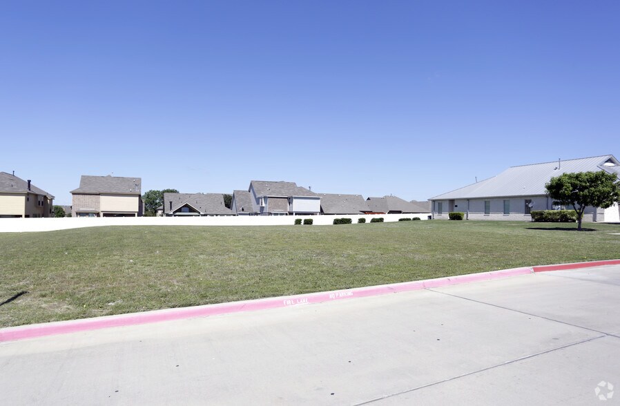 7217 Boat Club Rd, Fort Worth, TX à vendre - Photo du bâtiment - Image 3 de 3