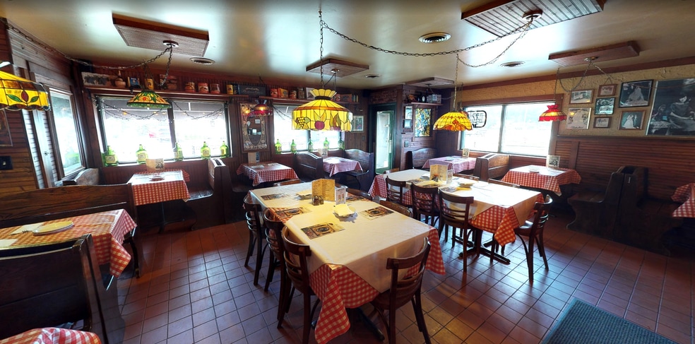 228 E Washington St, Oswego, IL for lease - Interior Photo - Image 3 of 6