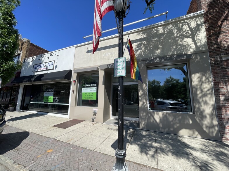 346-348 Broad Ave, Leonia, NJ à louer - Photo du bâtiment - Image 2 de 13