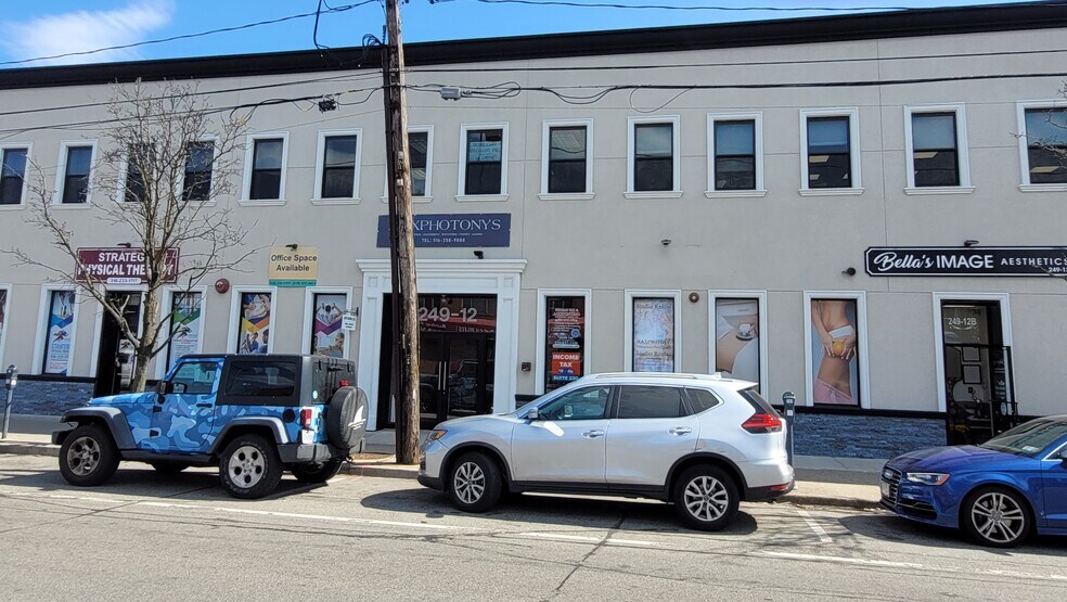 24912 Jericho Tpke, Floral Park, NY à louer - Photo du bâtiment - Image 3 de 6