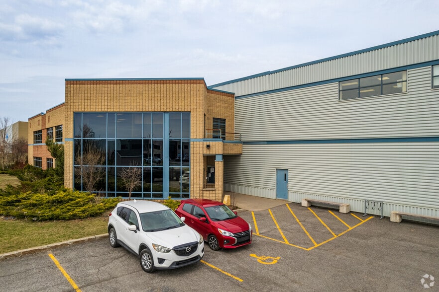 226 Boul Industriel, Châteauguay, QC for sale - Building Photo - Image 3 of 3