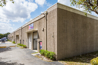 5500-5632 NW 161st St, Hialeah, FL for lease Building Photo- Image 2 of 4