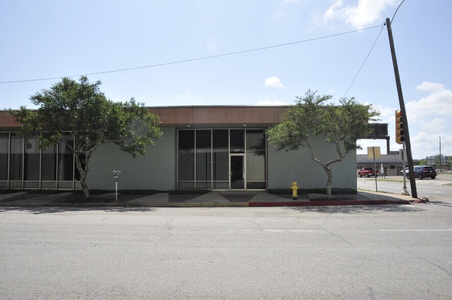 823-827 Tancahua St, Corpus Christi, TX à louer - Photo du bâtiment - Image 1 de 10