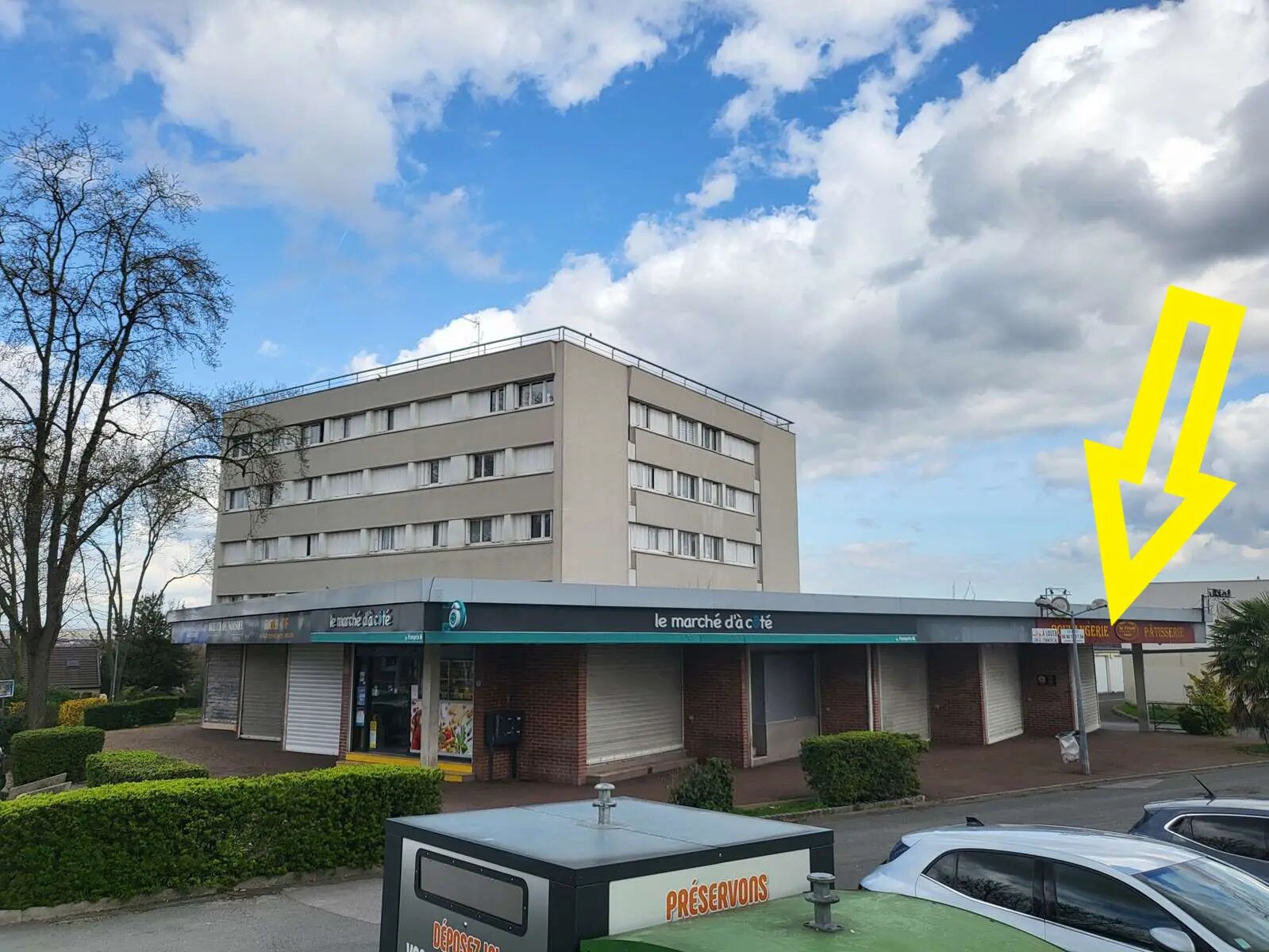 Retail in Noisiel for lease Building Photo- Image 1 of 2