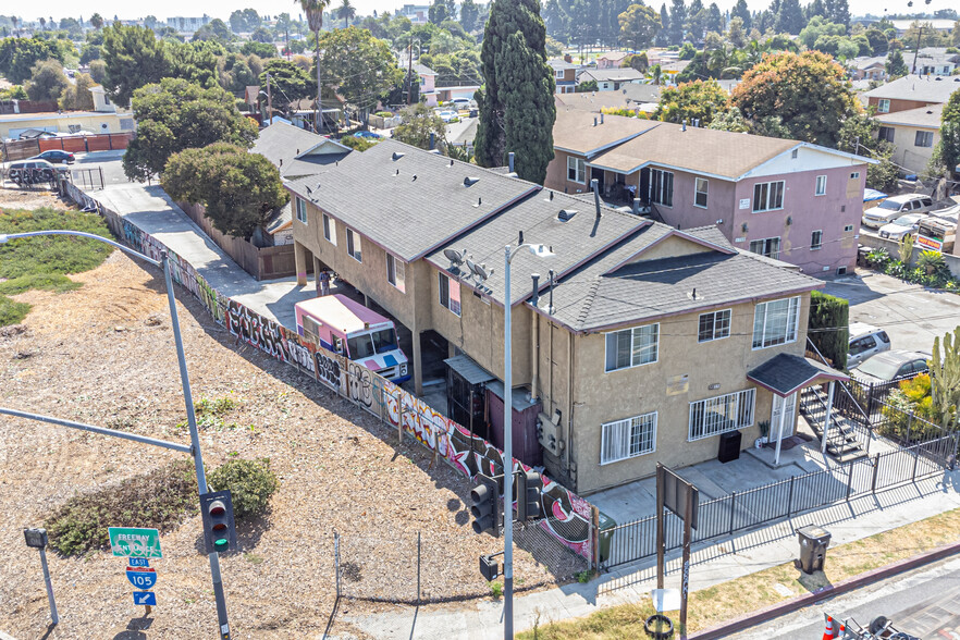 11688 S Central Ave, Los Angeles, CA à vendre - Photo du bâtiment - Image 1 de 1