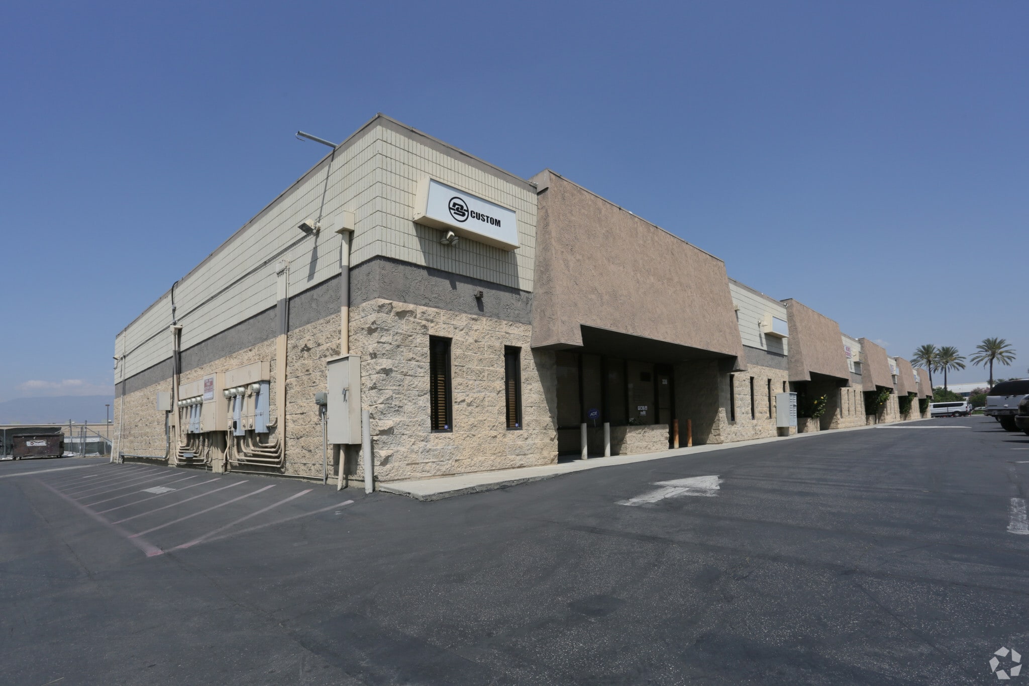 320-396 Orange Show Ln, San Bernardino, CA à louer Photo principale- Image 1 de 8