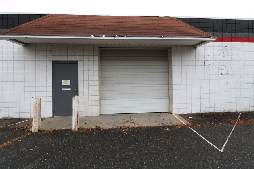 19 Norman St, West Springfield, MA à louer - Photo du bâtiment - Image 3 de 4