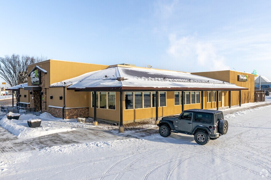 10121 171st St, Edmonton, AB à vendre - Photo du bâtiment - Image 2 de 4