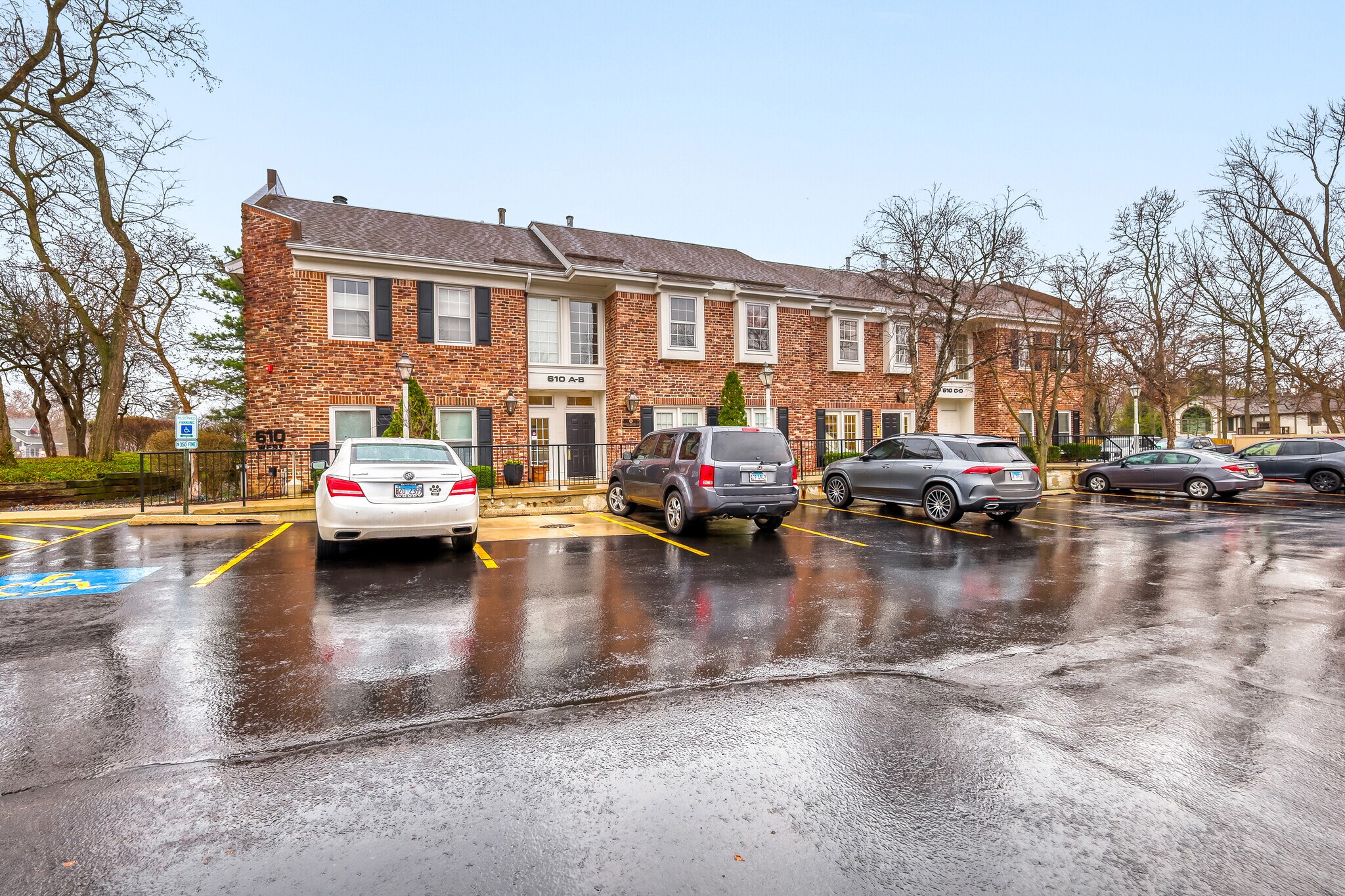 610 W Roosevelt Rd, Wheaton, IL à louer Photo principale- Image 1 de 15
