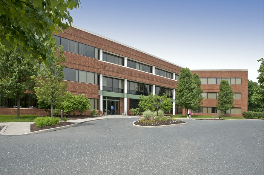 1605 Valley Center Pkwy, Bethlehem, PA à vendre - Photo du bâtiment - Image 3 de 7