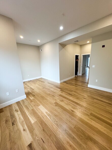 121 Washington St, Somerville, MA à vendre - Photo intérieure - Image 2 de 8