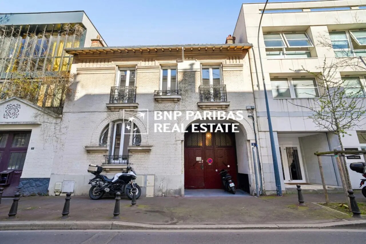 Office in Clichy for lease Primary Photo- Image 1 of 15