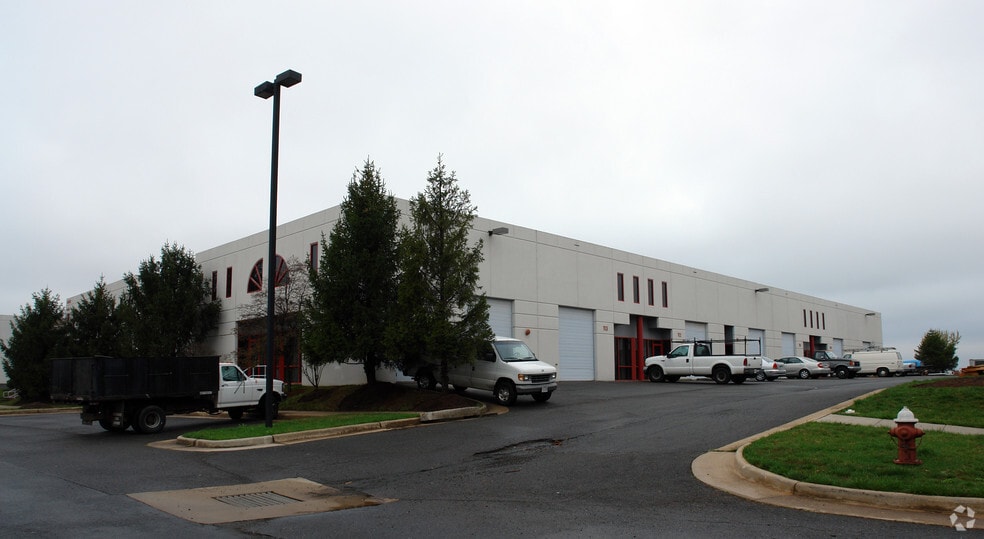 44642 Guilford Dr, Ashburn, VA for lease - Building Photo - Image 2 of 11