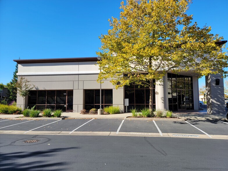 2203 Plaza Dr, Rocklin, CA à louer - Photo du bâtiment - Image 2 de 6