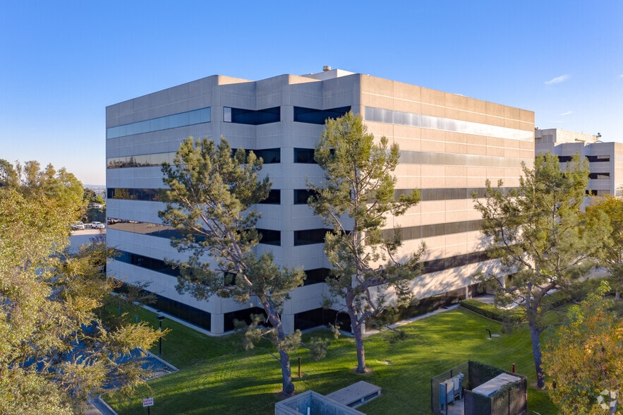 900 Corporate Center Dr, Monterey Park, CA for lease - Building Photo - Image 3 of 15