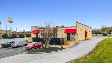 515 Roe Center Ct, Travelers Rest, SC for lease Interior Photo- Image 2 of 2