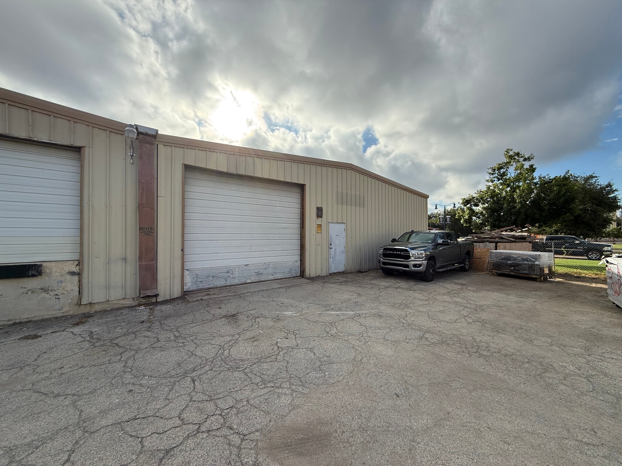 110 Connelly, San Antonio, TX for lease Building Photo- Image 1 of 5