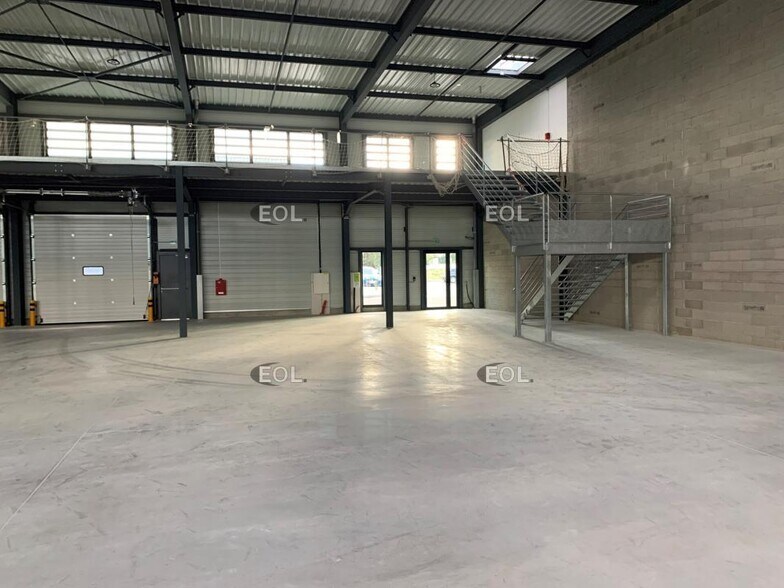 Flex dans Vedène à louer - Photo du bâtiment - Image 2 de 3