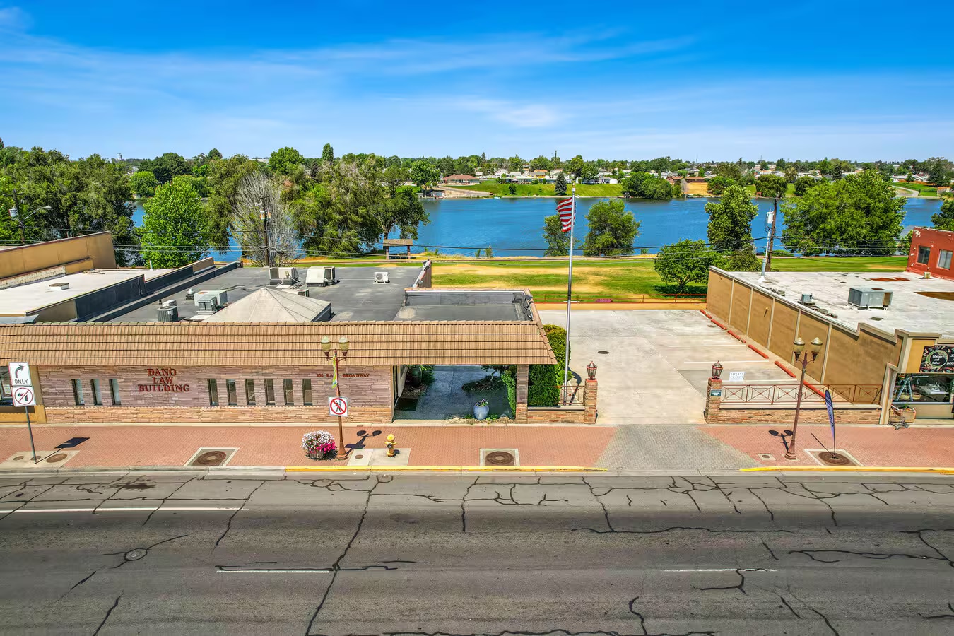 100 E Broadway Ave, Moses Lake, WA for lease Building Photo- Image 1 of 41