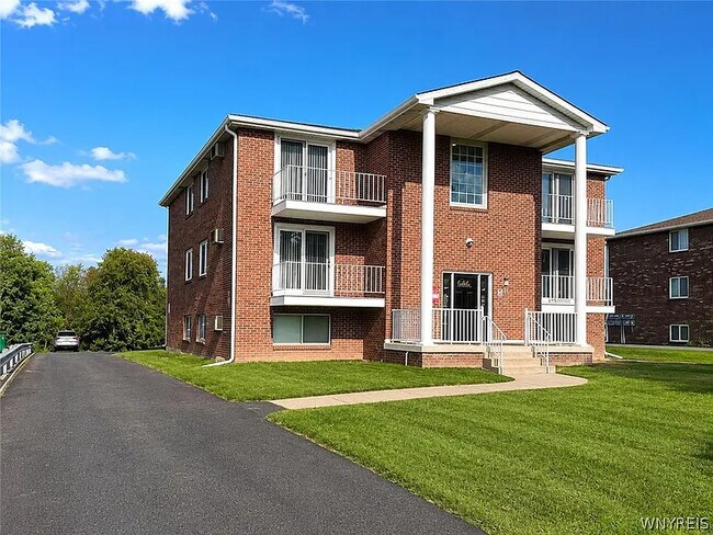 More details for 6293 Robinson Rd, Lockport, NY - Multifamily for Sale