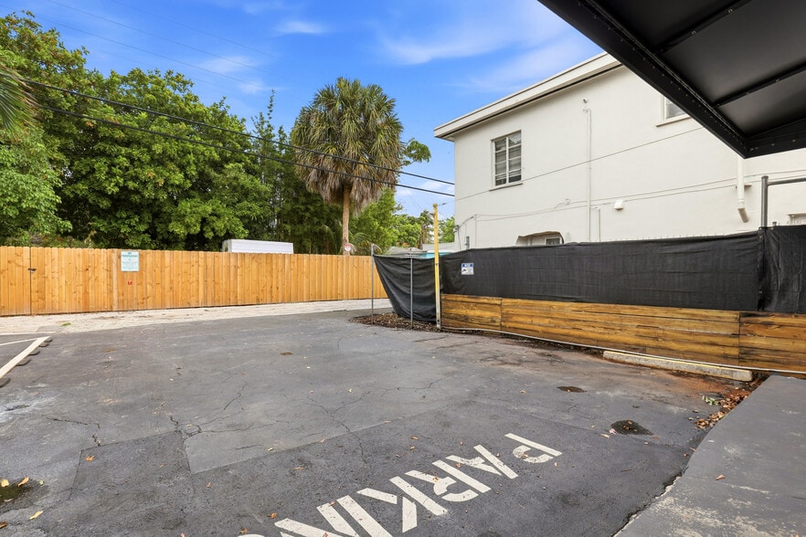 824 N Dixie Hwy, Lake Worth, FL for lease - Building Photo - Image 1 of 31