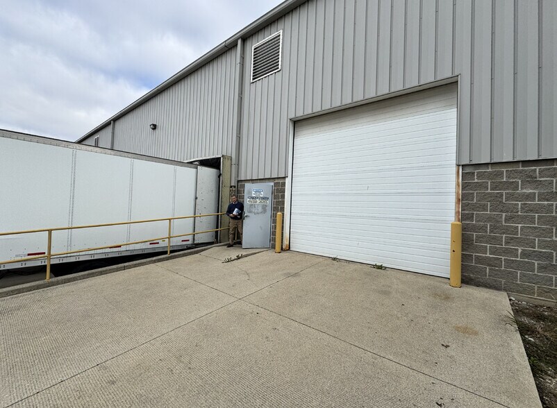 3500 W Industries Rd, Richmond, IN à vendre - Photo du bâtiment - Image 3 de 6