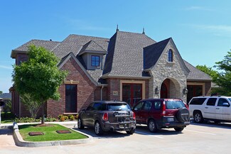 Plus de détails pour 841 E 33rd, Edmond, OK - Bureau à vendre