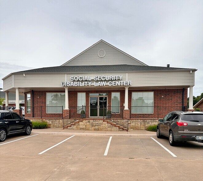 1401-1425 E Ayers St, Edmond, OK for lease - Building Photo - Image 1 of 4