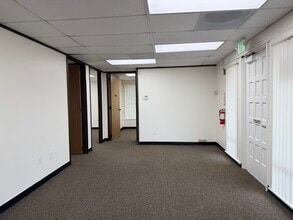 911 Hacienda Dr, Vista, CA for lease Interior Photo- Image 2 of 9