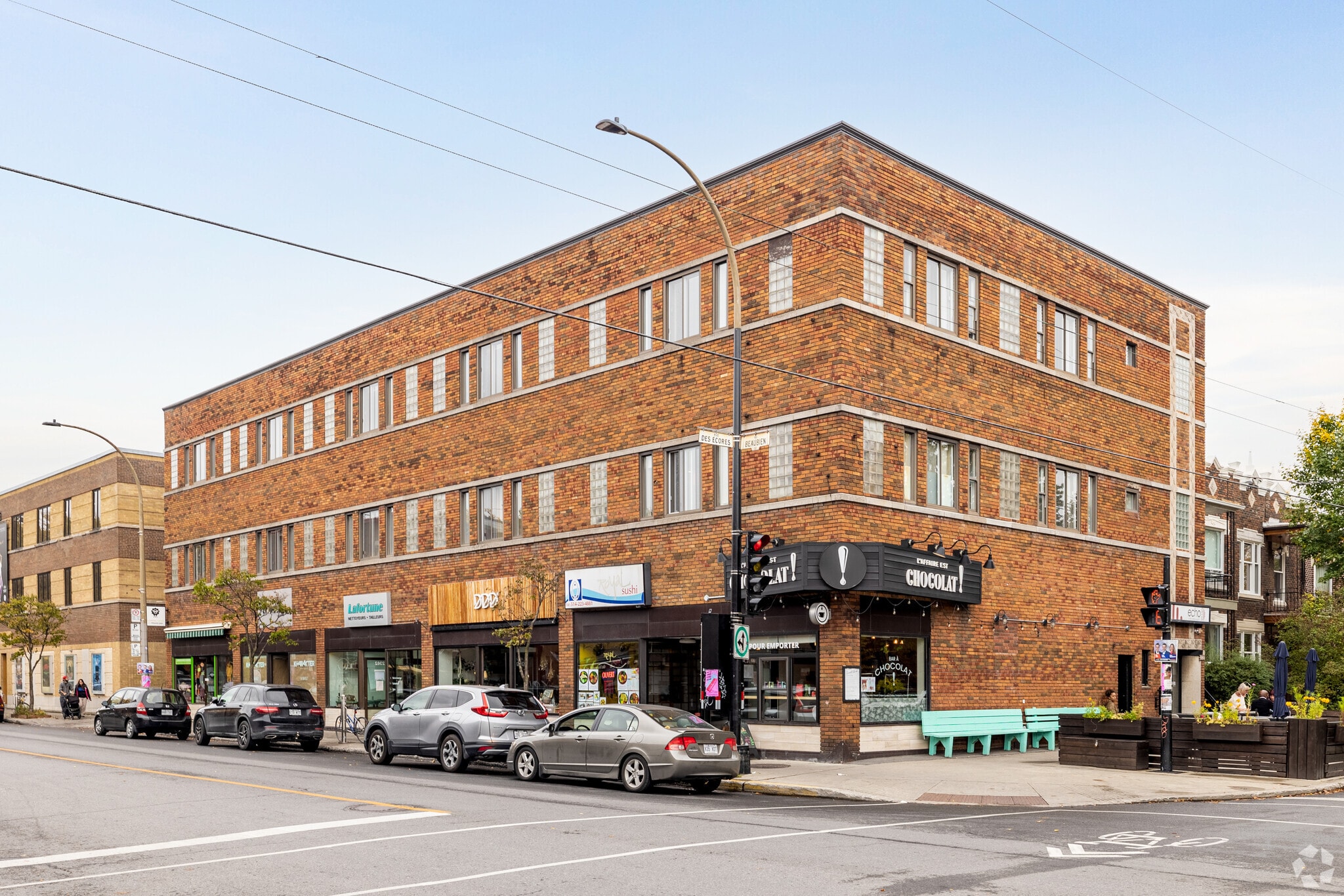 2350-2370 Rue Beaubien E, Montréal, QC for sale Primary Photo- Image 1 of 1