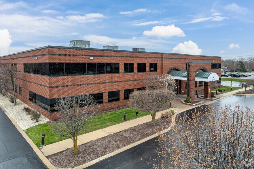 2400 W Glenwood Ave, Joliet, IL à louer - Photo du bâtiment - Image 3 de 5