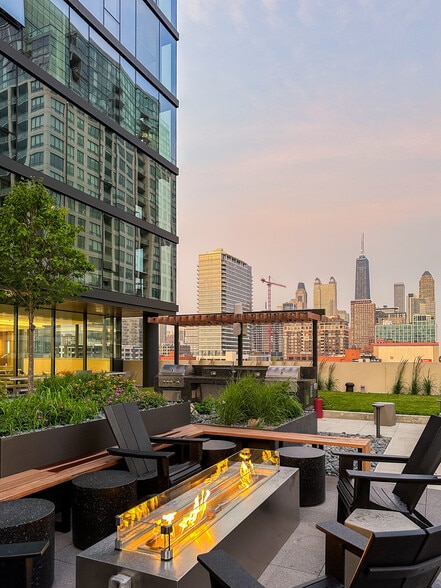 808 N Cleveland Ave, Chicago, IL for lease - Building Photo - Image 3 of 4