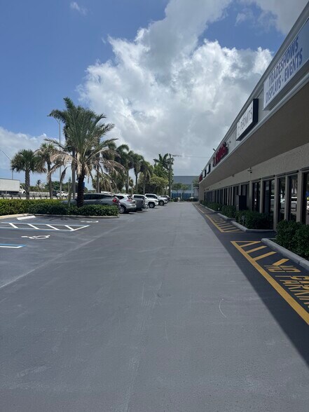 590 SW 9th Ter, Pompano Beach, FL à louer - Photo du bâtiment - Image 2 de 11