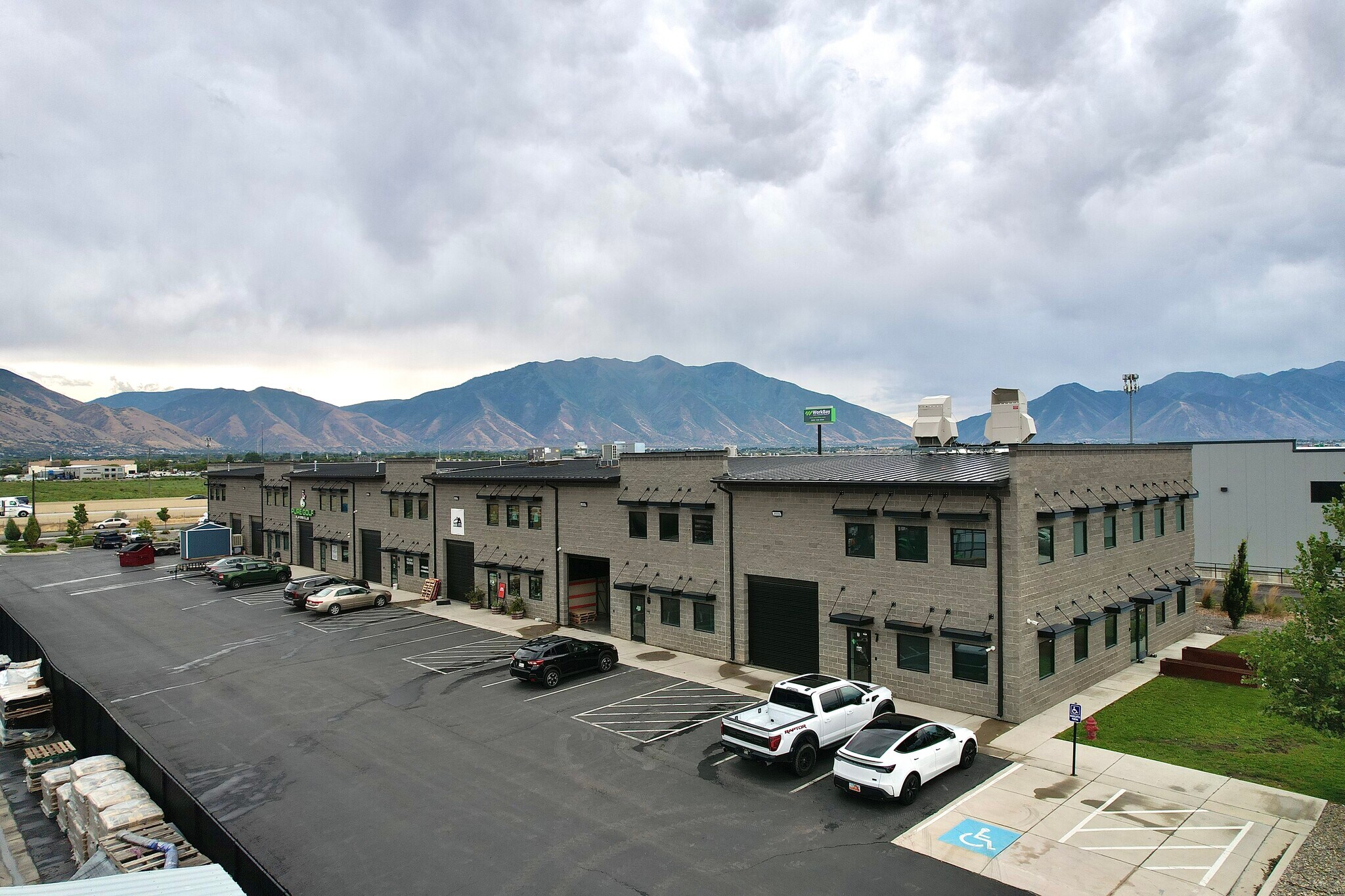 445 N 2000 W, Springville, UT for lease Interior Photo- Image 1 of 16