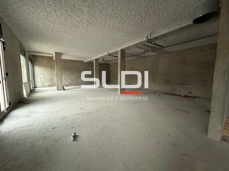 Rue De Tarare, Gleizé for lease - Interior Photo - Image 2 of 8