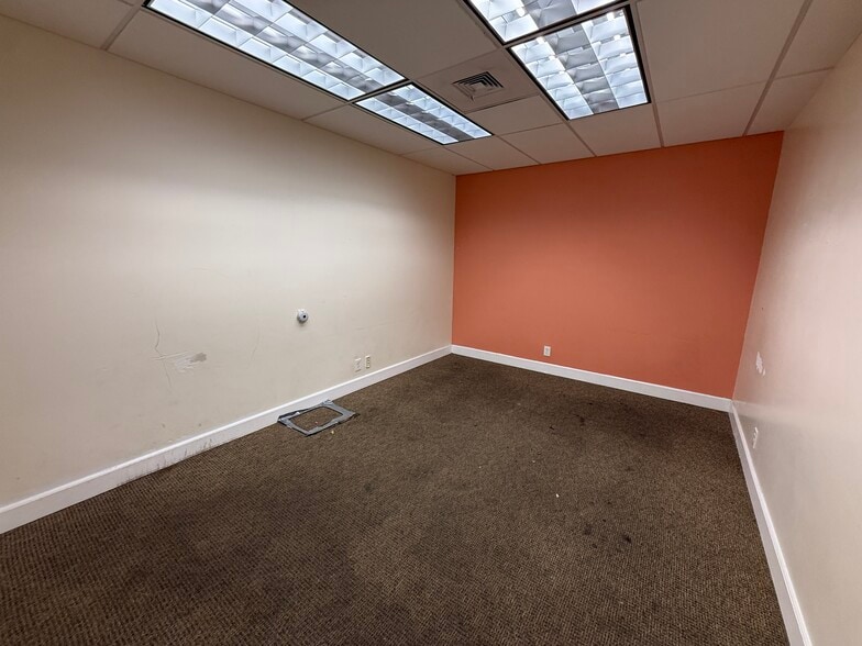 99-870 Iwaena St, Aiea, HI for lease - Building Photo - Image 3 of 11