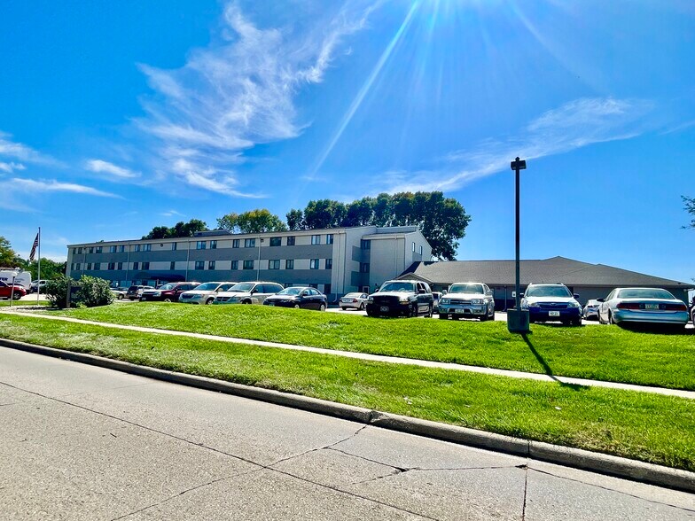 5300 Stone Ave, Sioux City, IA à vendre - Photo principale - Image 1 de 9