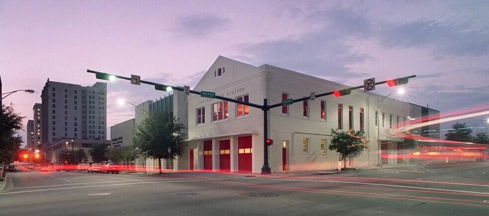 39 E Adams St, Jacksonville, FL à louer - Photo du bâtiment - Image 1 de 4
