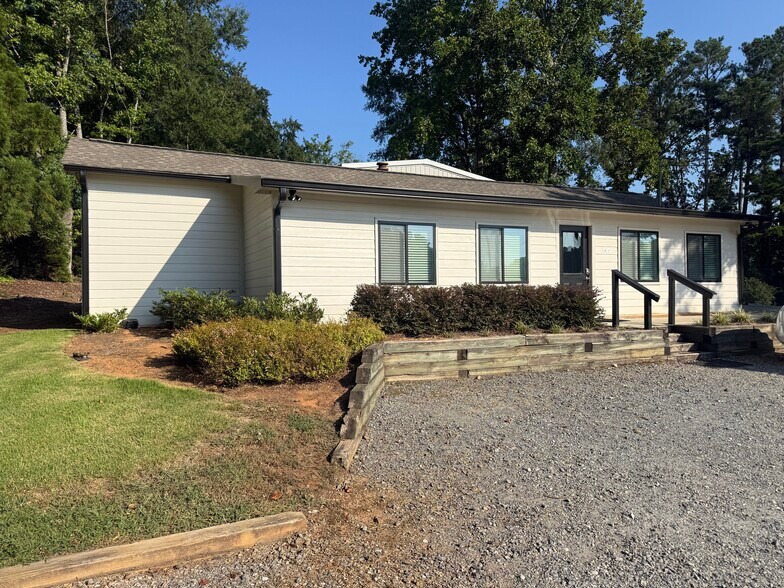 770 Dobbs Rd, Woodstock, GA à louer - Photo du bâtiment - Image 1 de 2