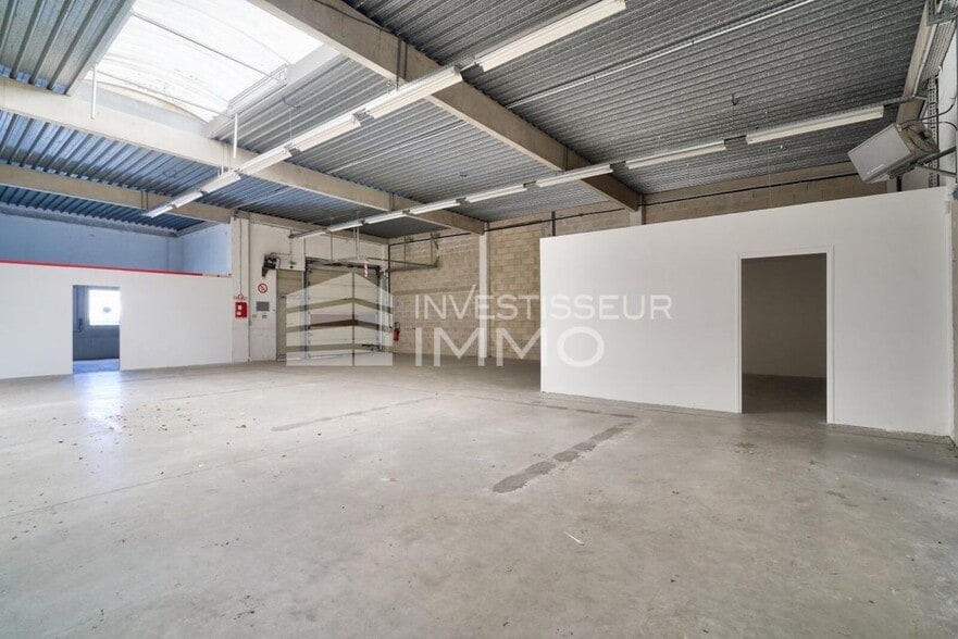 Flex in Lognes for lease - Interior Photo - Image 3 of 5
