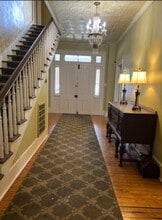 500 W John St, Matthews, NC à vendre Photo intérieure- Image 1 de 5