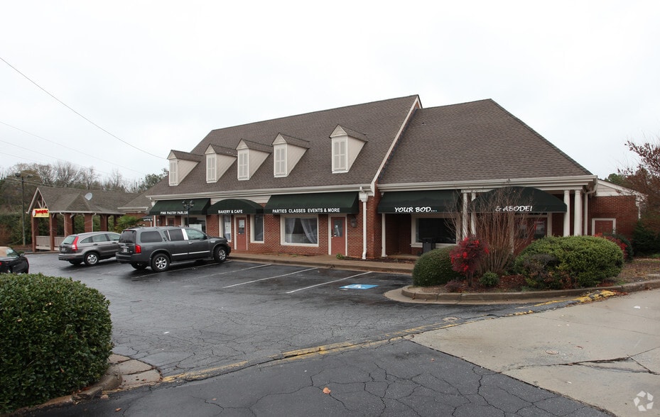 6385 Spalding Dr, Peachtree Corners, GA for lease - Building Photo - Image 2 of 12