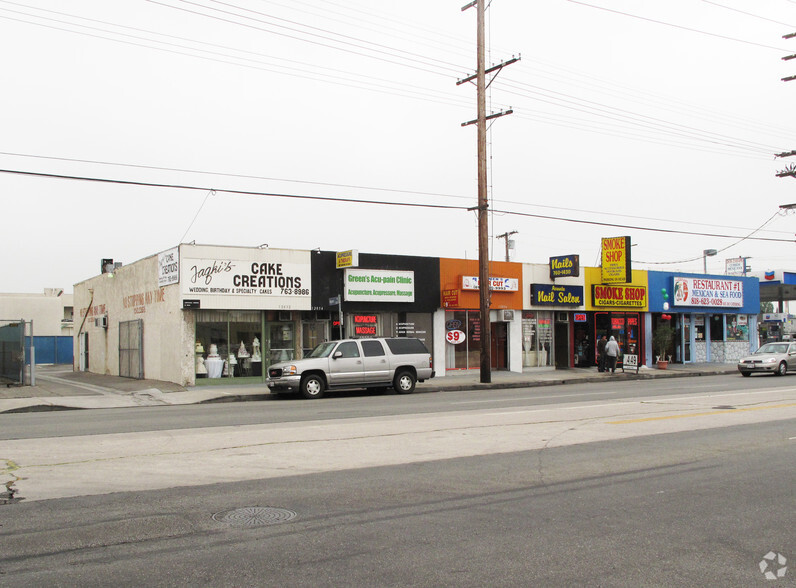 12032-12050 Burbank Blvd, Valley Village, CA for sale - Primary Photo - Image 1 of 1